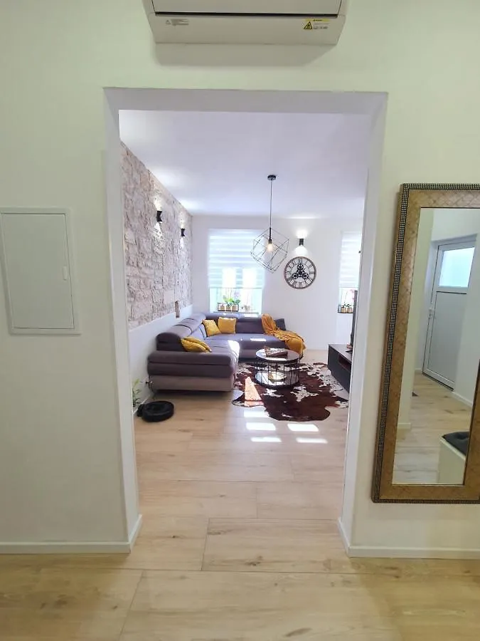 Connor Apartment Pula
